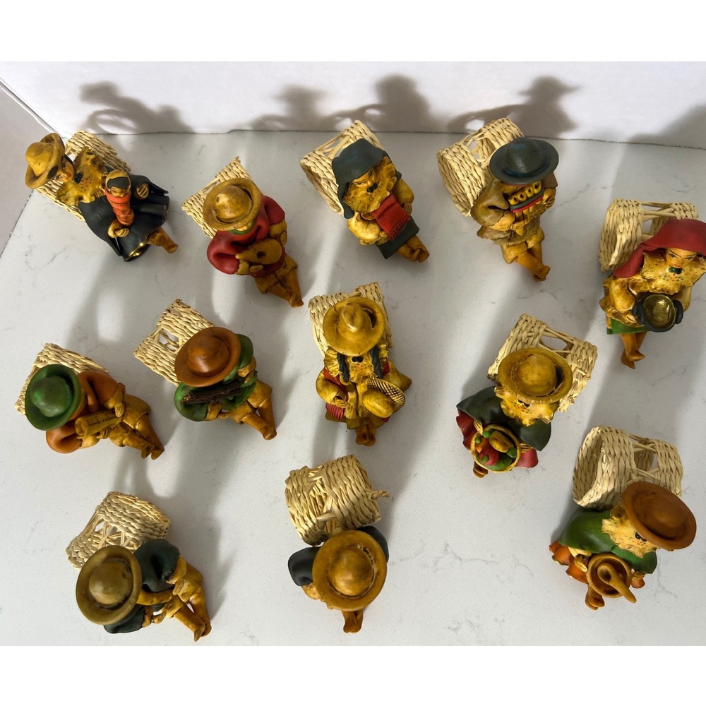Vintage Folk Art Napkin Rings Set of 12 Hand Painted Andean Woven Straw Backs - Picture 2 of 11